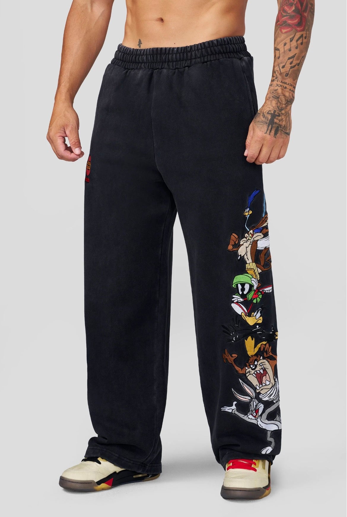 2183-Looney Tunes Squad Sweats